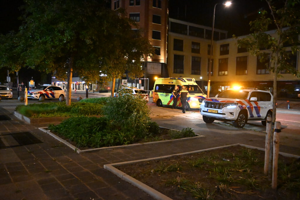Brand in woning van appartementencomplex in Heerhugowaard, vermoedelijk aangestoken (FOTO'S)