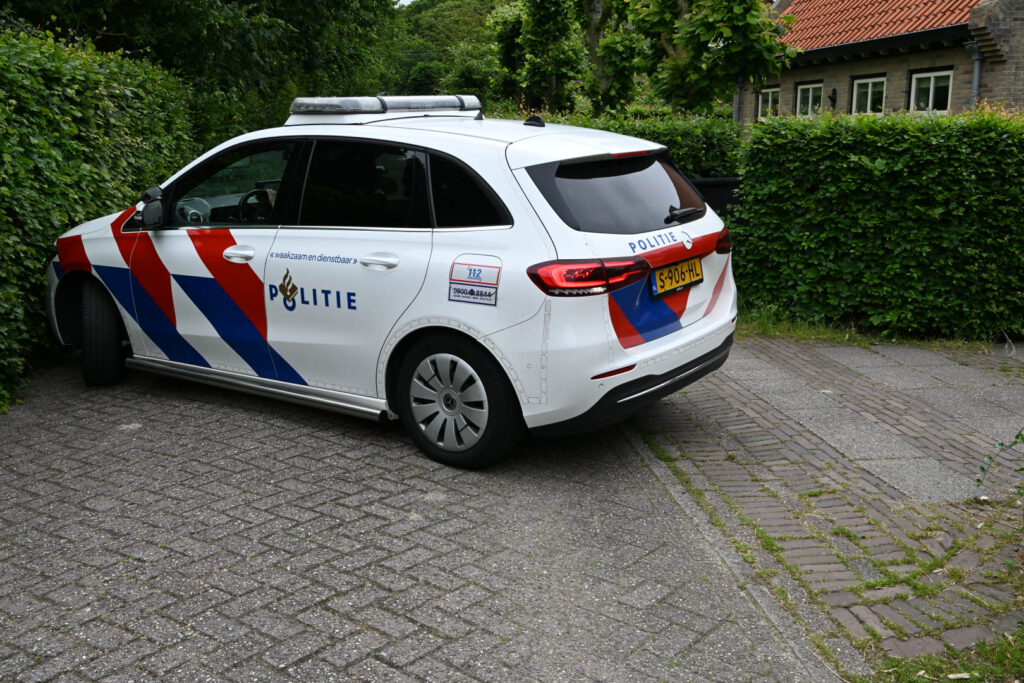 OPMERKELIJK: Explosief uit 17de eeuw aangetroffen in achtertuin van woonhuis in Heiloo [FOTO'S]