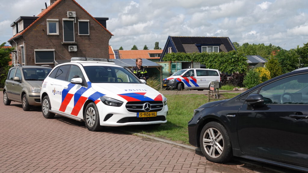 Politie-inval en twee aanhoudingen na tip over gestolen fietsen in Heerhugowaard [FOTO'S]