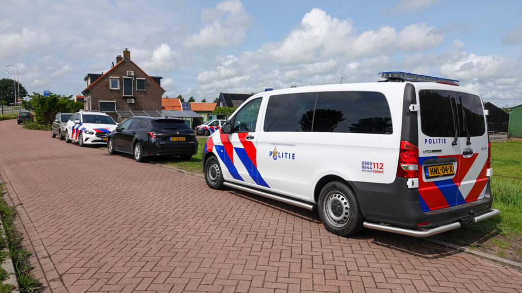 Politie-inval en twee aanhoudingen na tip over gestolen fietsen in Heerhugowaard [FOTO'S]