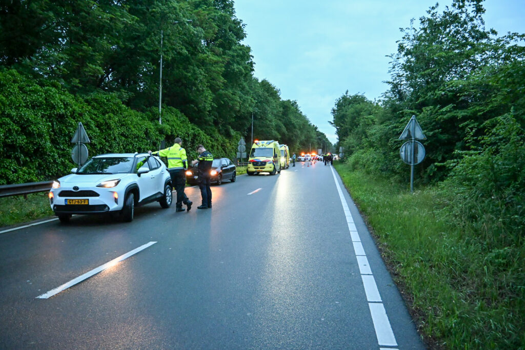 Motorrijder ernstig gewond na ongeval met personenauto op de N9 bij Alkmaar [FOTO'S]