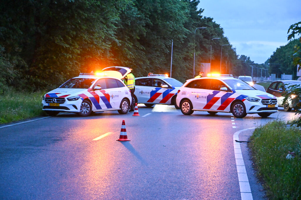 Motorrijder ernstig gewond na ongeval met personenauto op de N9 bij Alkmaar [FOTO'S]