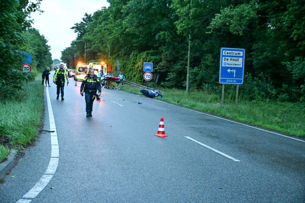 Motorrijder ernstig gewond na ongeval met personenauto op de N9 bij Alkmaar [FOTO'S]