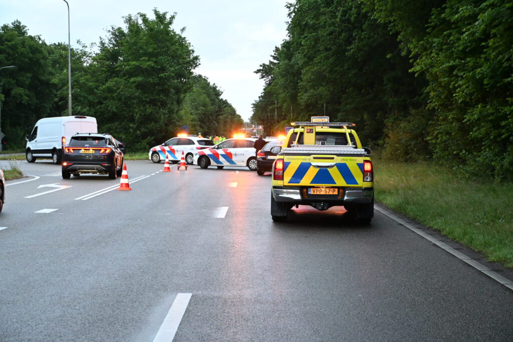 Motorrijder ernstig gewond na ongeval met personenauto op de N9 bij Alkmaar [FOTO'S]