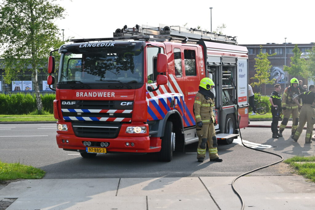 Brandweer moet brand in container blussen in Noord-Scharwoude