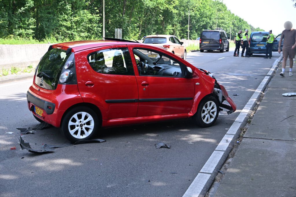 Veel schade bij ongeval op de N9 bij Alkmaar [FOTO'S]