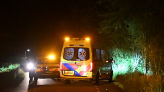 Fietsers komen met elkaar in botsing op de Heereweg in Egmond aan den Hoef