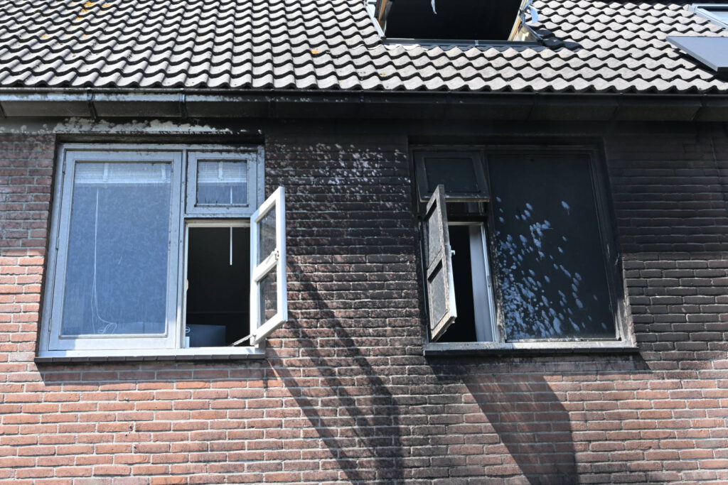 Buurman redt twee personen bij brand in tuin in Alkmaar