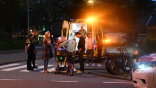 Fietser naar ziekenhuis na ongeval op Geesterweg in Alkmaar [FOTO'S]