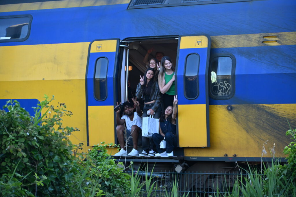 Vrouw gewond bij explosie in trein tussen Alkmaar en Uitgeest. [FOTO'S]