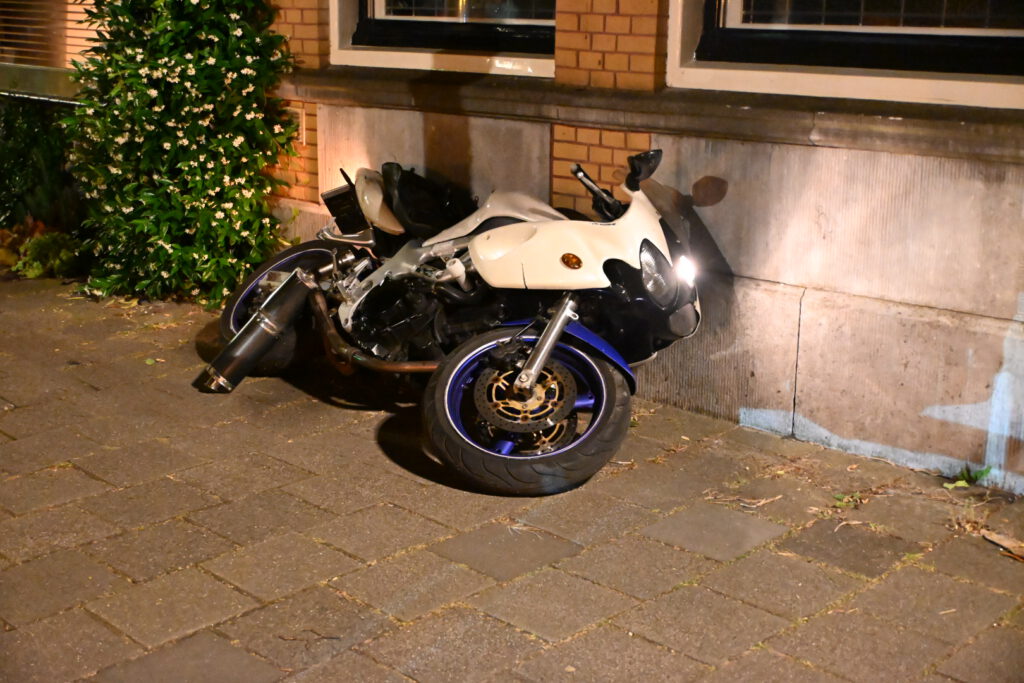 Motorrijder aangehouden na ongeval in Alkmaar [FOTO'S]