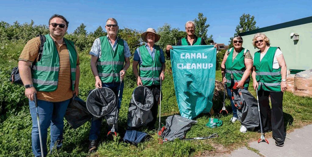 Succesvolle Canal Cleanup: 200 vrijwilligers halen 411 kilo afval uit het Noordhollandsch Kanaal