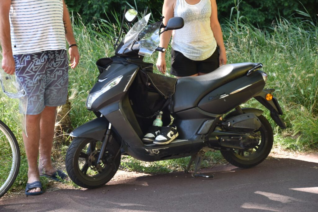 Fietser gewond na aanrijding met scooter op Daalmeerpad