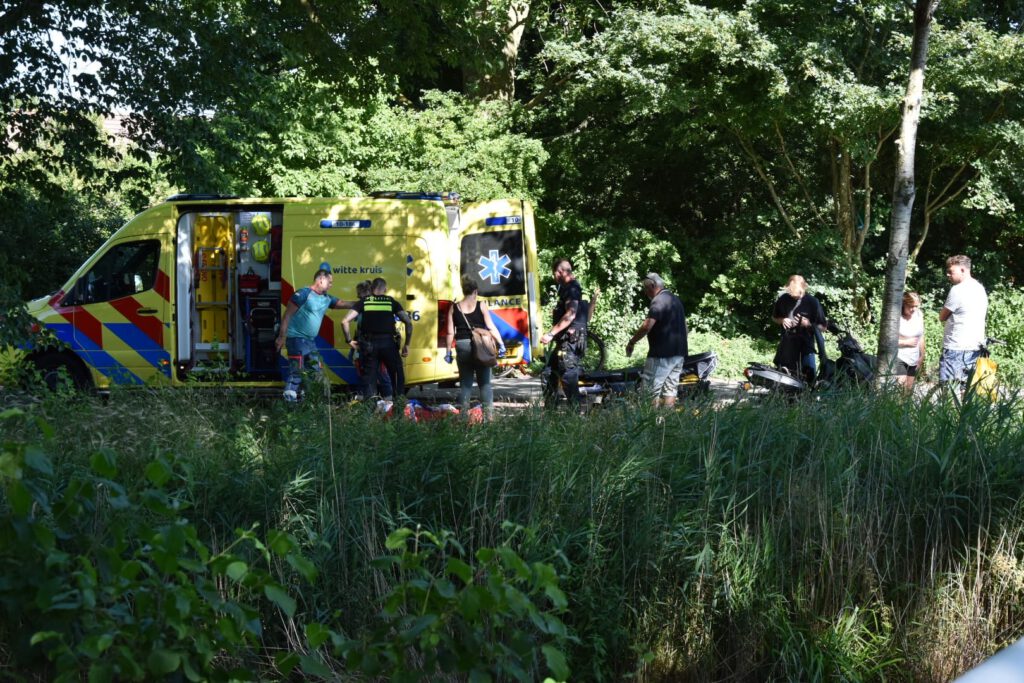 Fietser gewond na aanrijding met scooter op Daalmeerpad