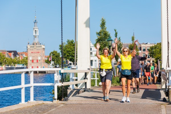 Meer dan 4000 wandelaars van de Wandel4daagse Alkmaar kleuren de week