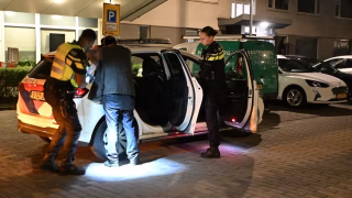 Lantaarnpaal wint van dronken bestuurder in Alkmaar