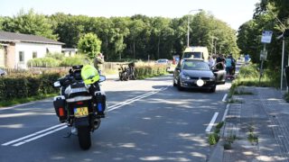 Overstekend persoon word aangereden door auto in Egmond-Binnen [FOTO'S]