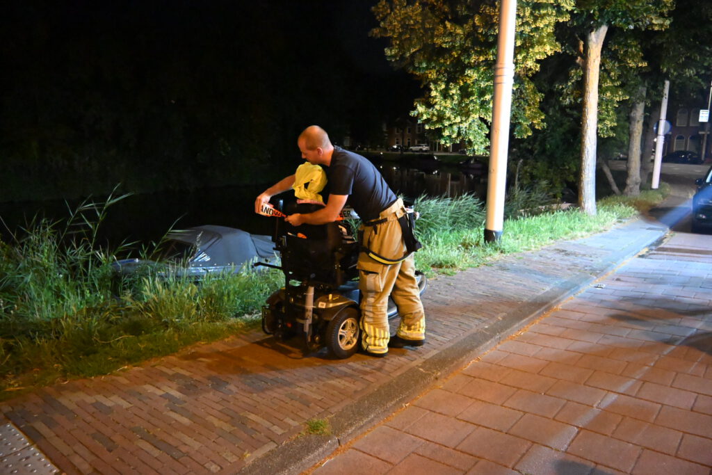 Hulpdiensten uitgerukt voor mogelijk persoon te water in Alkmaar [FOTO'S]