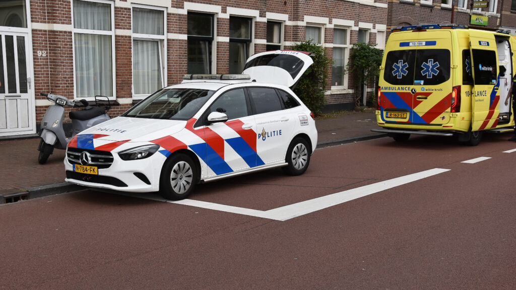 Scooter onderuit op Stationsweg in Alkmaar na noodstop [FOTO'S]