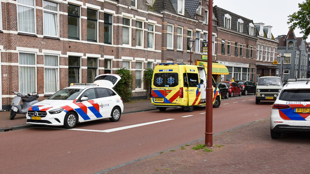 Scooter onderuit op Stationsweg in Alkmaar na noodstop [FOTO'S]