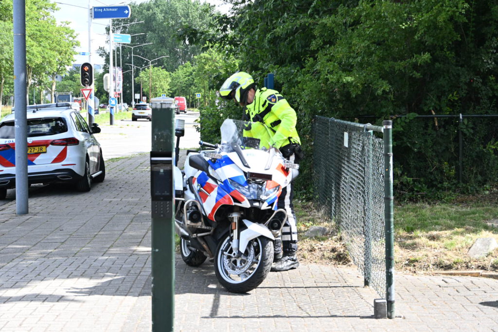 Twee gewonden en aanhoudingen na steekpartij bij het AZC in Alkmaar [FOTO'S]