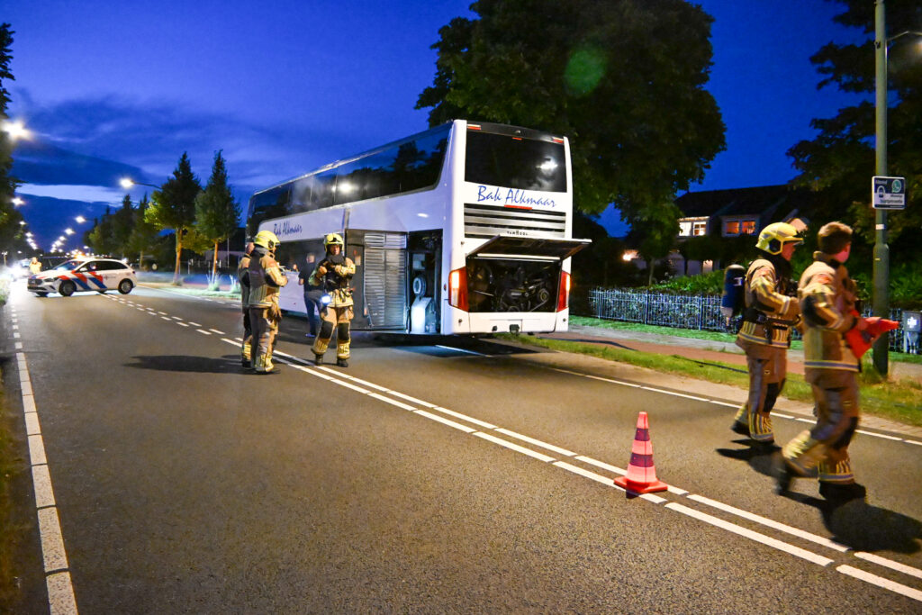 Brandweer opgeroepen voor mogelijke brand in bus in Heiloo [FOTO'S]