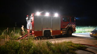 Brand in leegstaande schuur in Oudkarspel [FOTO'S]