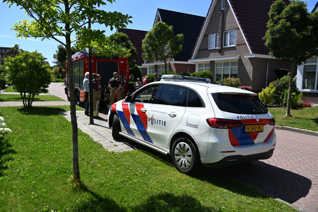 Vrouw rijdt garage binnen met haar auto in Heerhugowaard [FOTO'S]