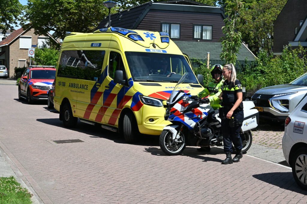 Vrouw rijdt garage binnen met haar auto in Heerhugowaard [FOTO'S]