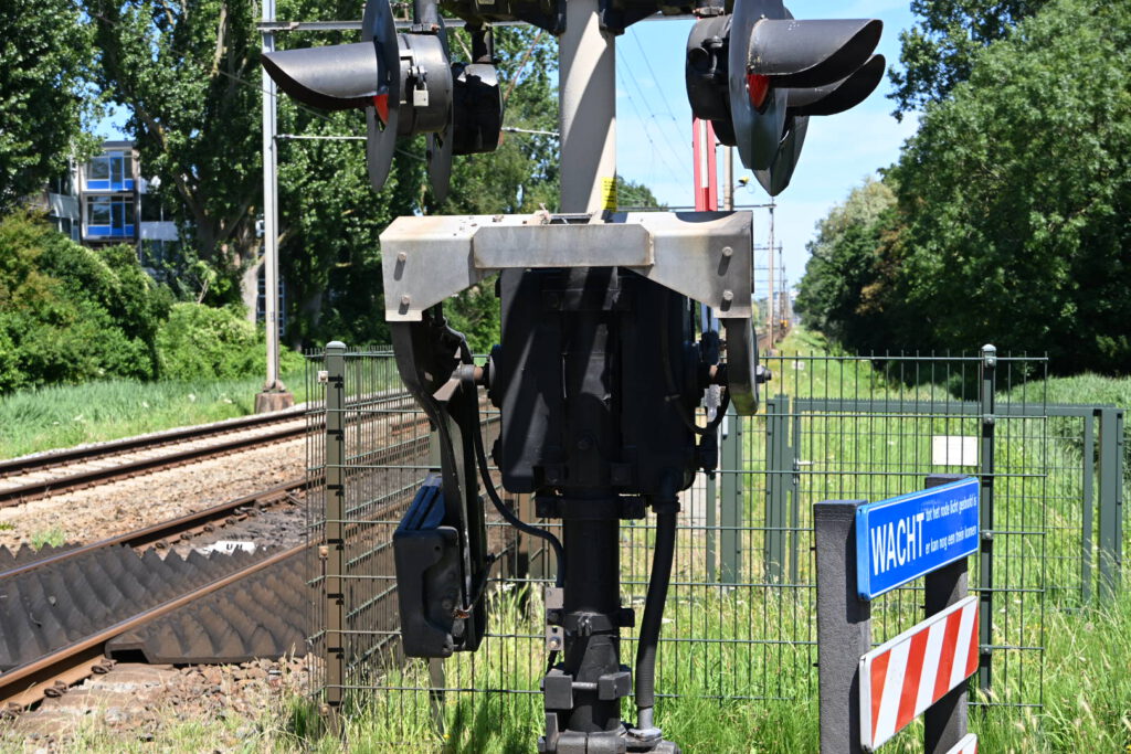 Defecte spoorboom veroorzaakt hinder bij treinverkeer in Alkmaar [FOTO'S]