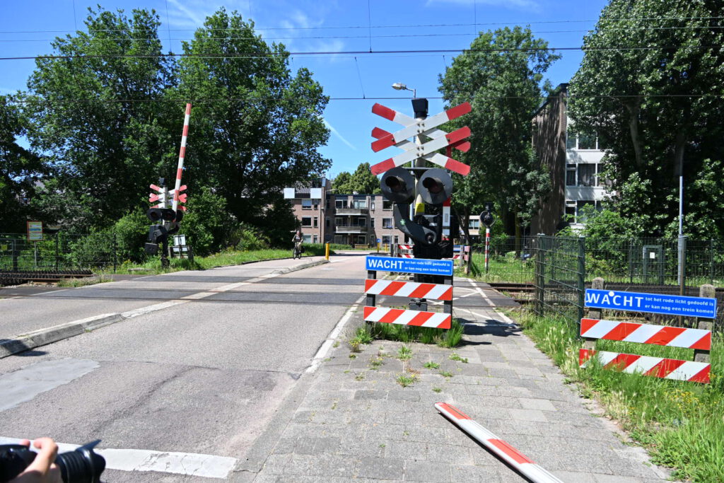 Defecte spoorboom veroorzaakt hinder bij treinverkeer in Alkmaar [FOTO'S]