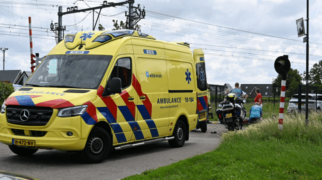 Fietser gewond na aanrijding met personenauto in Limmen
