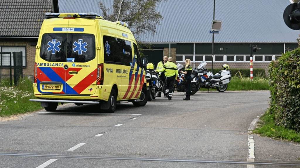 Fietser gewond na aanrijding met personenauto in Limmen