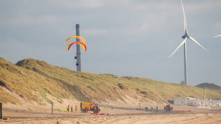 Opnieuw paraglider neergestort op strand Heemskerk
