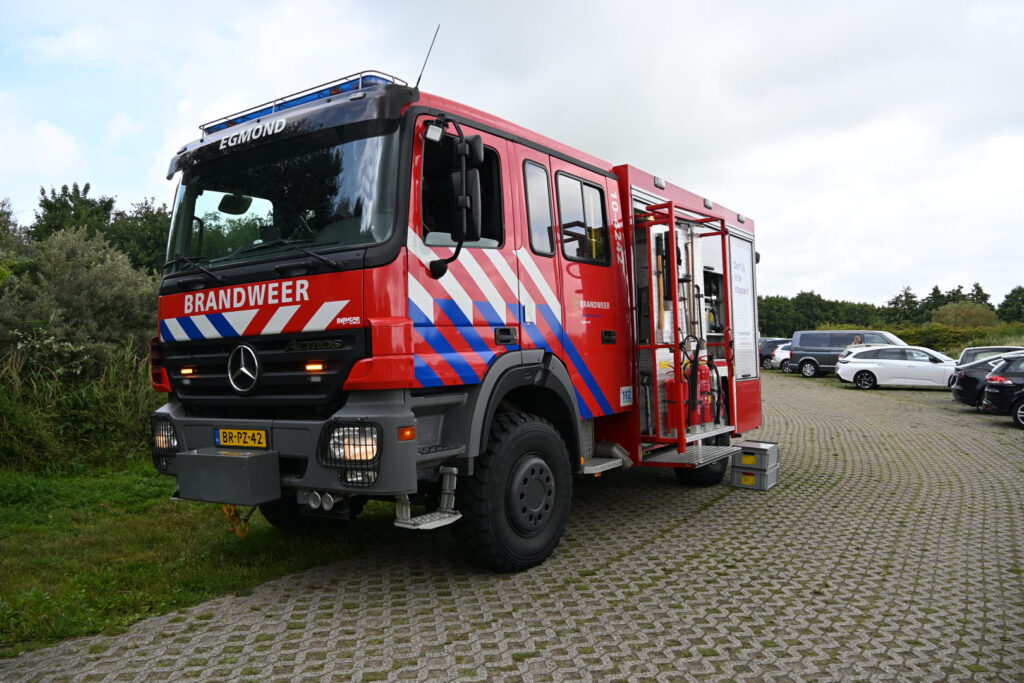 Paard trapt gasleiding lek in de duinen van Egmond