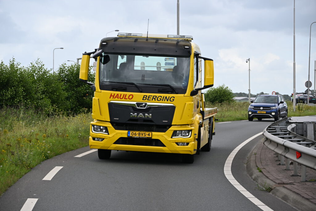 Automobilist verliest macht over het stuur en komt in berm terecht in Alkmaar