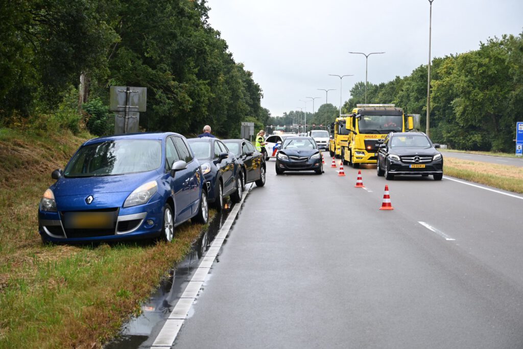 Kettingbotsing met vier auto’s op N9 in Alkmaar