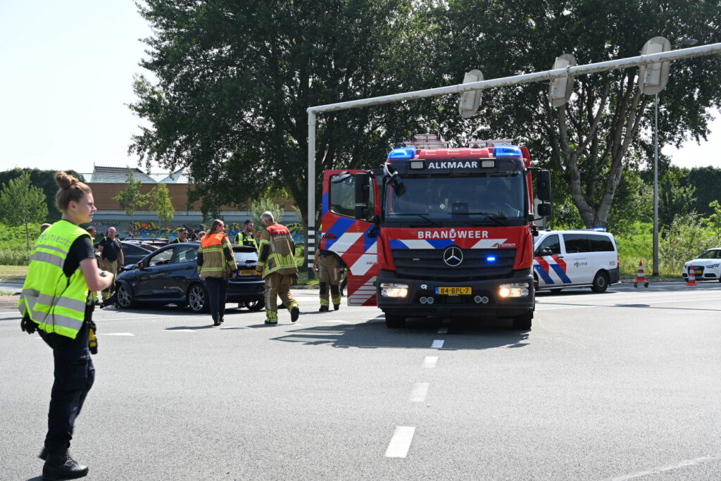 Hulpdiensten groots opgeroepen voor ongeval in Alkmaar