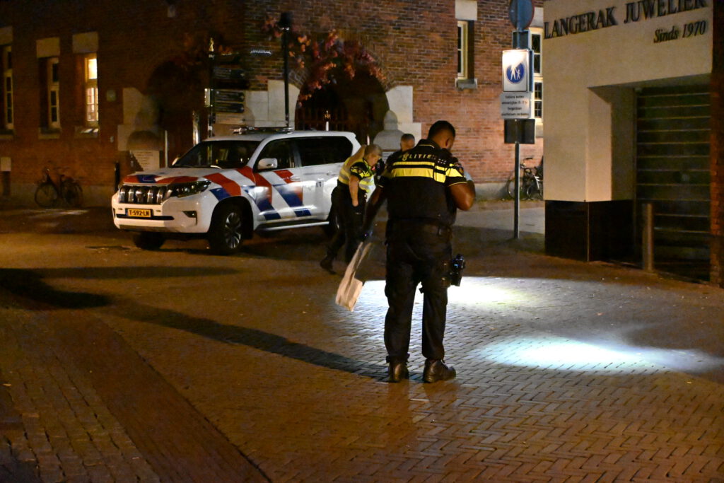Rolluik beschadigd na explosie bij juwelier in Alkmaar