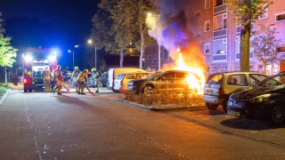 Electrische auto uitgebrand aan de Florislaan in Alkmaar
