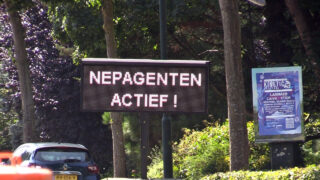 Waarschuwingsbord nepagenten bij binnenrijden Heiloo